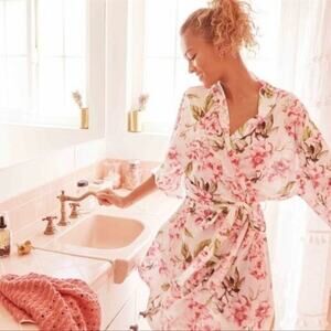 Show Me Your Mumu Brie Robe Kimono in Garden of Blooms Size Small